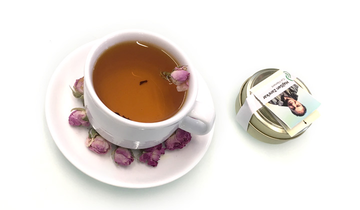 چای زعفرانی به همراه گل محمدی